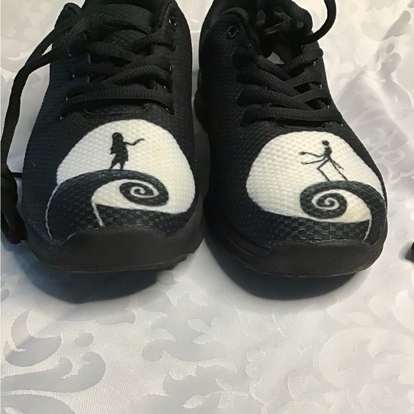 NIGHTMARE BEFORE CHRISTMAS THEMED SHOES - Picture 5 of 8